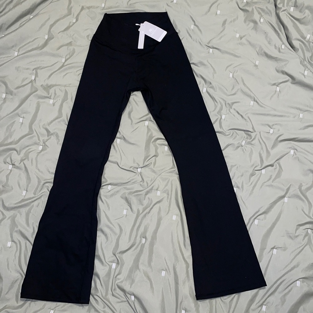 NWT Black Bootleg Leggings!!✨